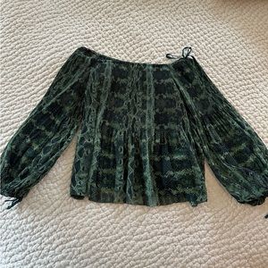 Aritzia Wilfred Off the Shoulder Top in Snakeskin Print  size Small